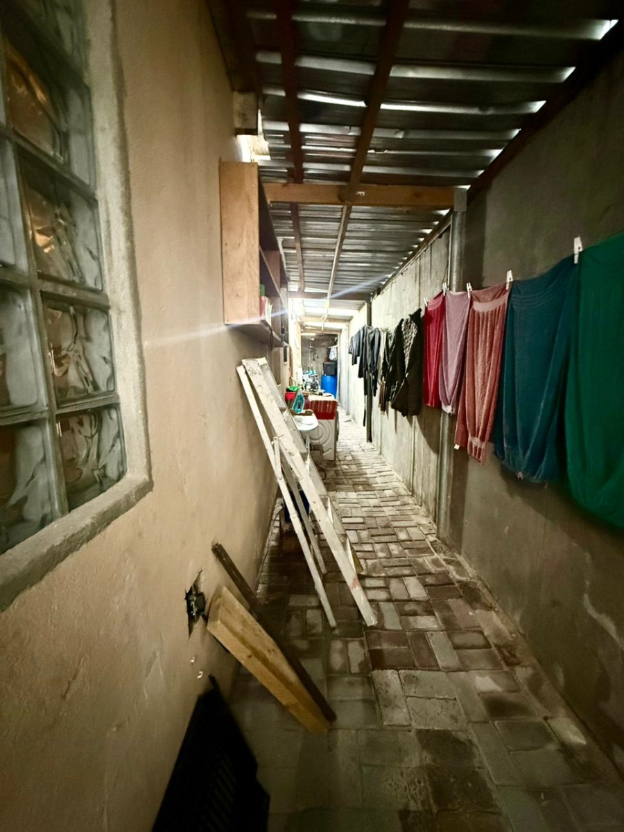 4 Bedroom Property for Sale in Mandela Park Western Cape